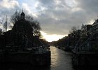 8553   koepelkerk bij zonsondergang, kijkend over de singel