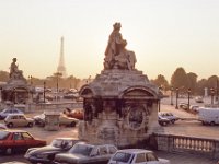 Parijs 1985 Statue de Lyon, Place de la Concorde with Eiffel tower, Paris