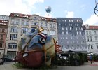 Skulptur 'Houseball' von Claes Oldenburg und Coosje van Bruggen auf dem Bethlehemkirchplatz