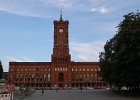 Rote Rathaus in de schemering