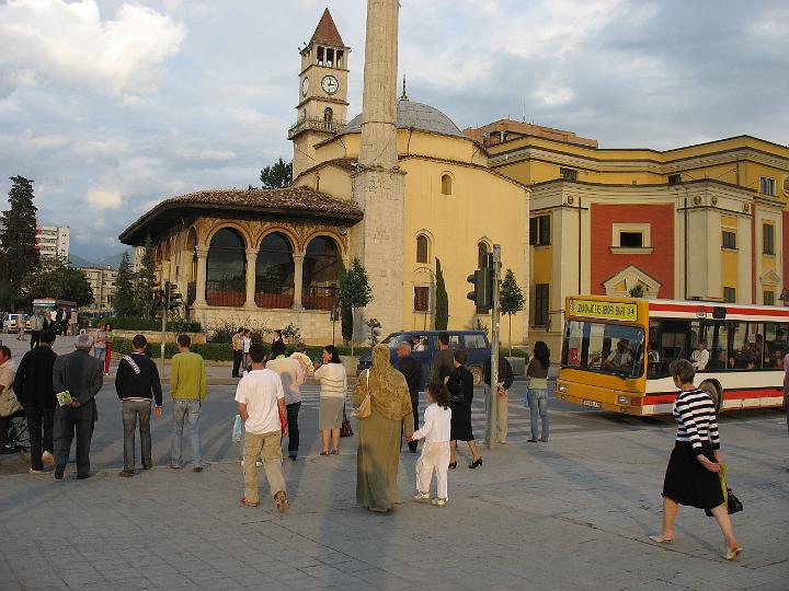 amg_1918.jpg - Tirana, Skanderbej plein met moskee en klokketoren