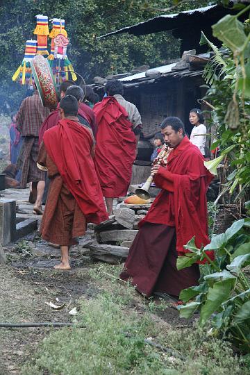 20081113-594bhutan.jpg - zegening van het huis wegens een nieuw altaar