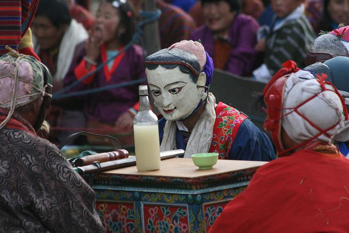 20081115-439bhutan.jpg - Jambay Lakhang festival in Bumthang slotscene