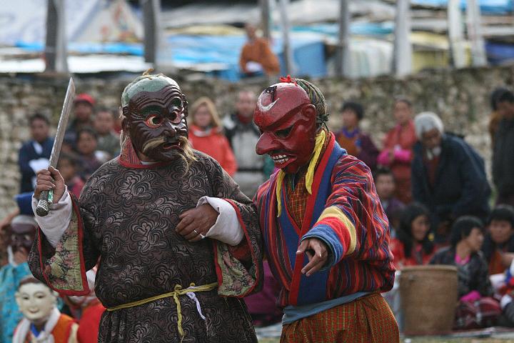 20081115-447bhutan.jpg - Jambay Lakhang festival in Bumthang narren