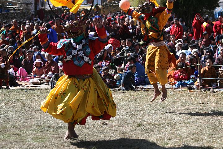 20081116-243bhutan.jpg - Jambay Lakhang festival in Bumthang