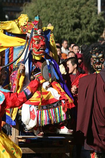 20081116-412bhutan.jpg - Jambay Lakhang festival in Bumthang god