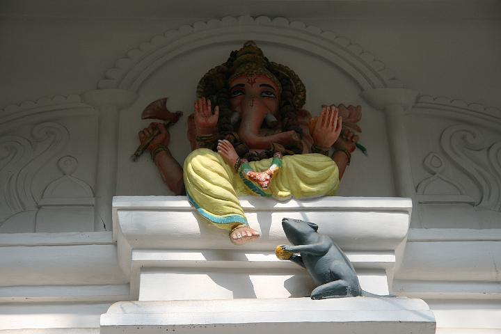 20081123-059bhutan.jpg - hindoetempel met Ganesh