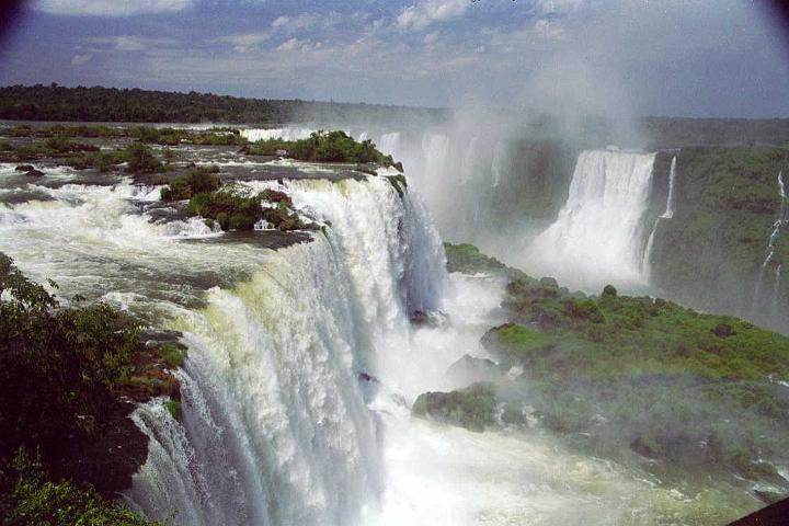 0305.jpg - Foz do Iguaçu, beautiful falls on the border with Argentina