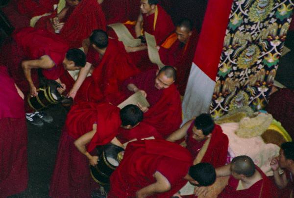 4225.jpg - Tibet, Lhasa, Seramonastery 
monks praying and lunching