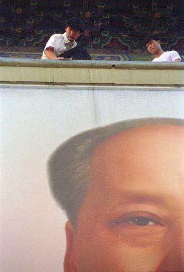 4807.jpg - China, Beijing, tiananmen plein cleaning Mao