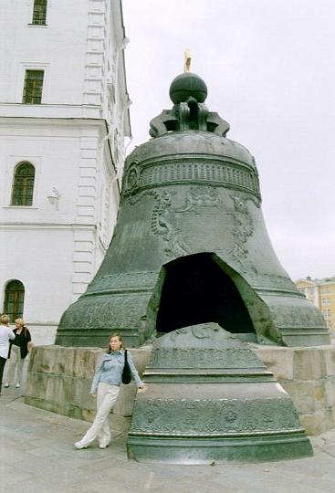 5128.jpg - Moscow Kremlin The biggest bell in the world, Tsar-kolokel, 202 tons that never rang.
