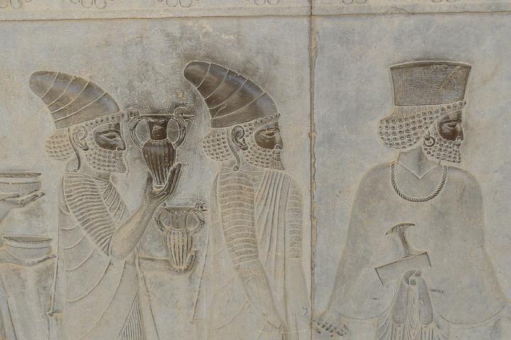 P1010027.JPG - nobelen op trap in Persepolis