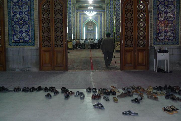 P1010137.JPG - vrijdaggebed in Hazireh moskee