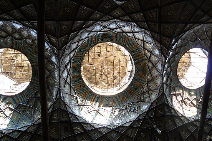 P1010278.JPG - Esfahan, bazar plafond