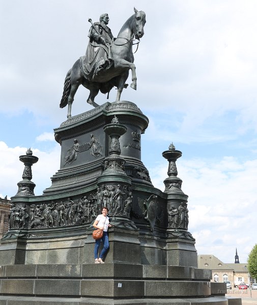 Petra op König-Johann-Denkmal