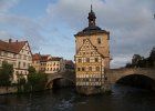 Bamberg stadhuis. Het stadhuis werd middenin de Regnitz rivier, die de stad in twee klieft, opgetrokken.