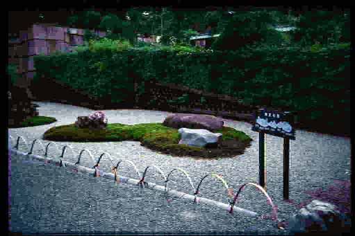 japan02.JPG - Kyoto, Ryoanji rock Zen garden