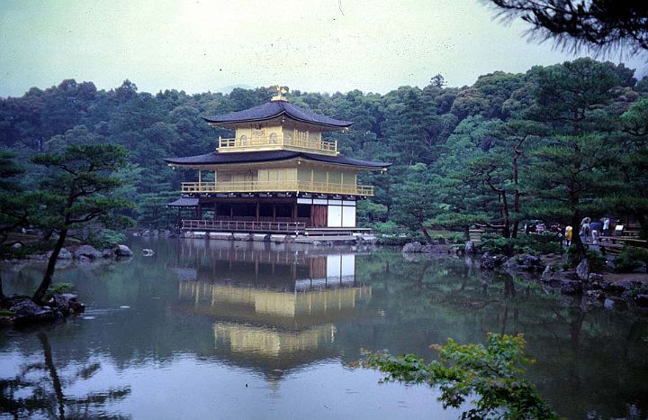 japan60.JPG - Kyoto, Kinkakuji, golden pavilion.