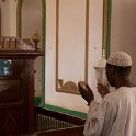 20160311-IMG 7548  terug in Khartoum, bidden bij mausoleum van de Mahdi
